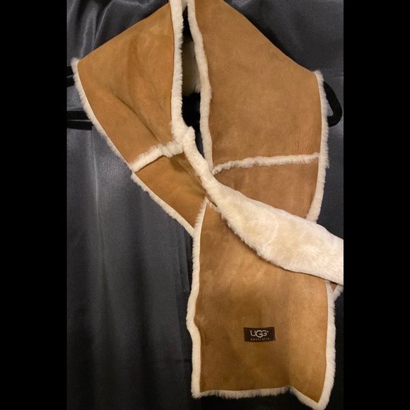 UGG Accessories - UGG// Shearling Sheepskin scarf